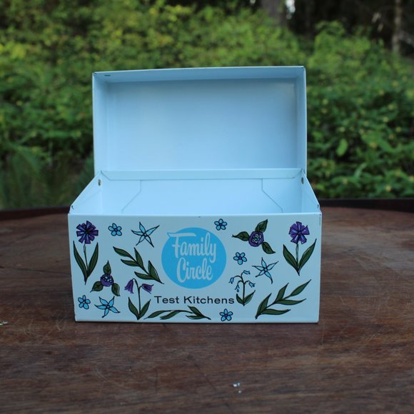Family Circle Recipe Test floral metal Box  complete with recipes circa 1960 - Picture 9 of 14